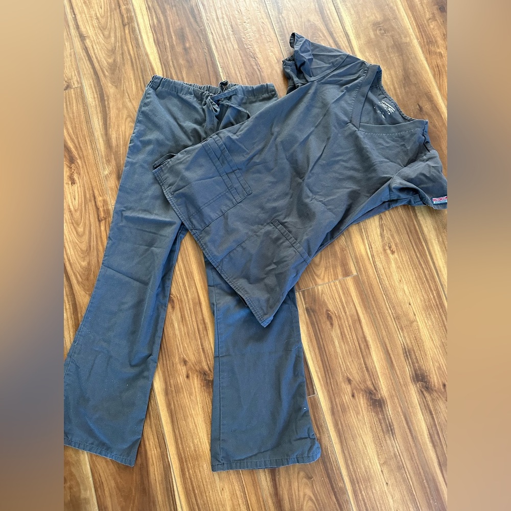 Cherokee women’s scrubs